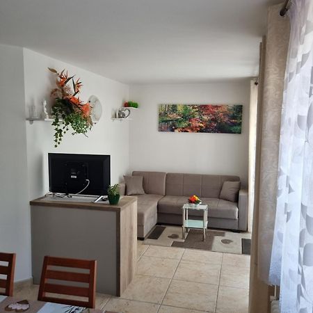 Night And Day Apartment Предацо Екстериор снимка