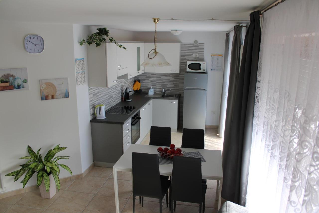 Night And Day Apartment Предацо Екстериор снимка