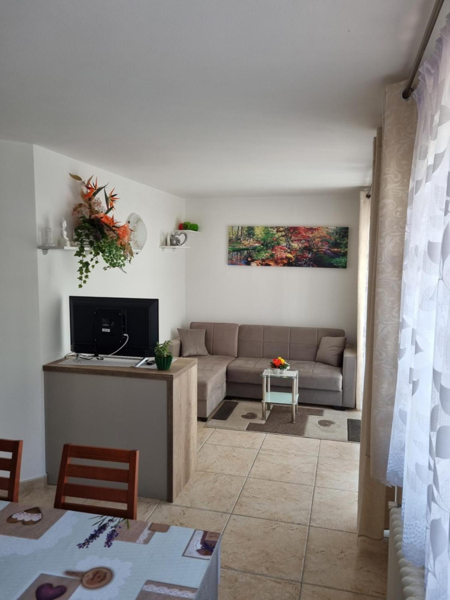 Night And Day Apartment Предацо Екстериор снимка